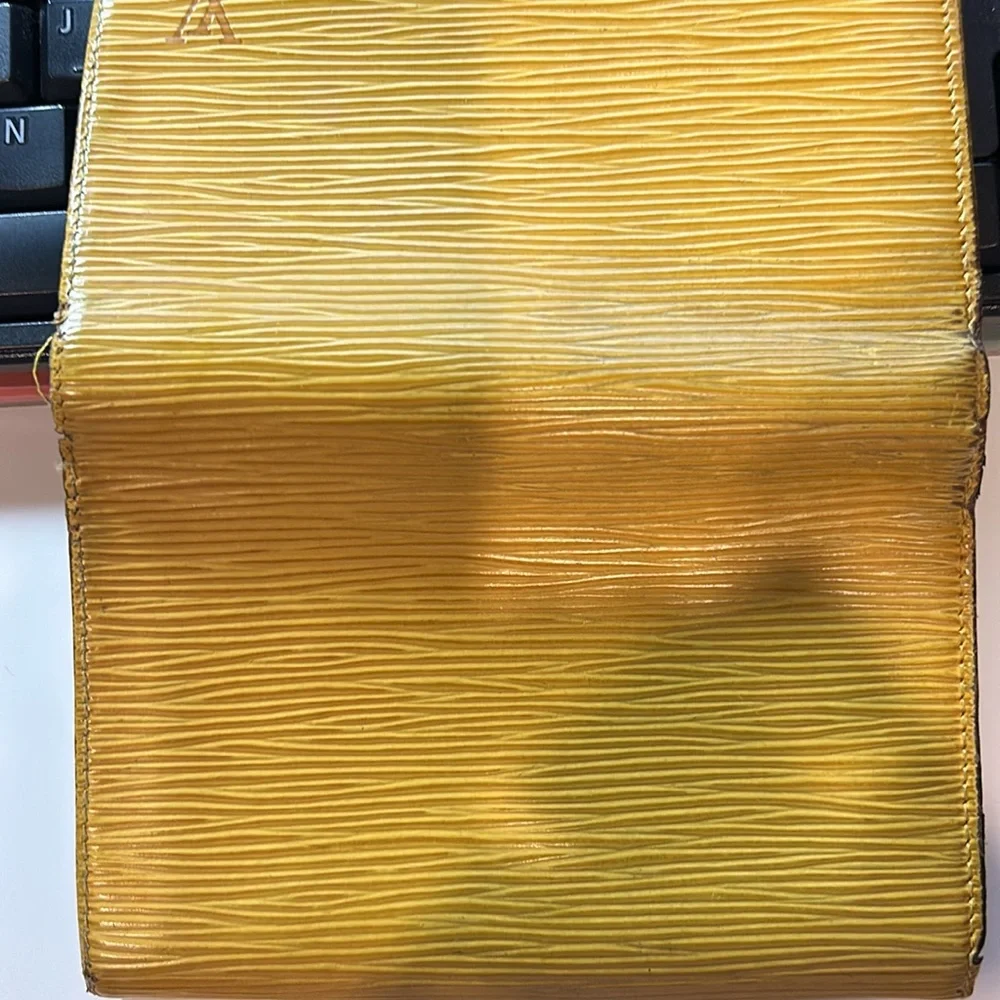 LV EPI SNAP WALLET - Picture 3 of 8